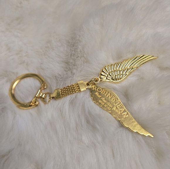 Robin's Jean Keychain - Picture 2 of 6